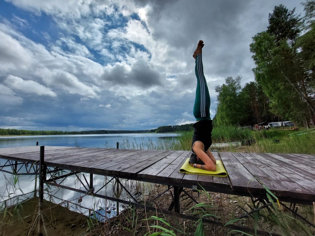 joga na pomoście zdjęcie